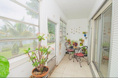 Condo in Miami Gardens, Florida, 1 bedroom  № 1309505 - photo 23