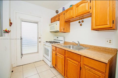 Condo in Miami Gardens, Florida, 1 bedroom  № 1309505 - photo 10