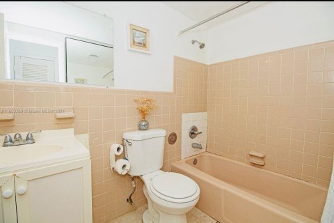 Condo in Miami Gardens, Florida, 1 bedroom  № 1309505 - photo 17