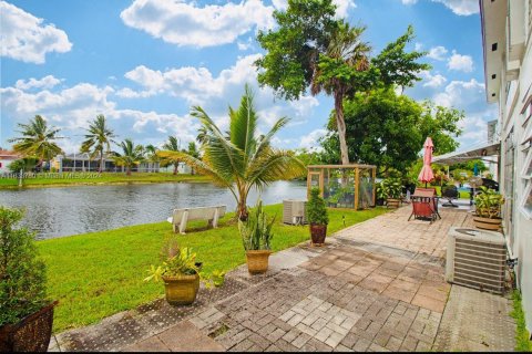 Condo in Miami Gardens, Florida, 1 bedroom  № 1309505 - photo 26