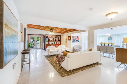 Villa ou maison à vendre à Miami, Floride: 4 chambres, 224.64 m2 № 1309504 - photo 1