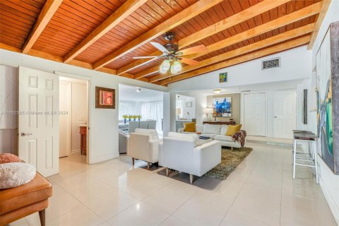 Villa ou maison à vendre à Miami, Floride: 4 chambres, 224.64 m2 № 1309504 - photo 3