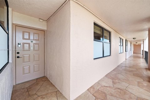 Condo in Sunrise, Florida, 2 bedrooms  № 1293447 - photo 22