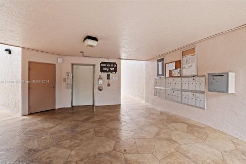 Condo in Sunrise, Florida, 2 bedrooms  № 1293447 - photo 21