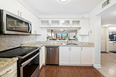 Condo in Sunrise, Florida, 2 bedrooms  № 1293447 - photo 3