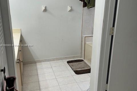 Townhouse in Miami, Florida 4 bedrooms, 166.3 sq.m. № 1309478 - photo 12