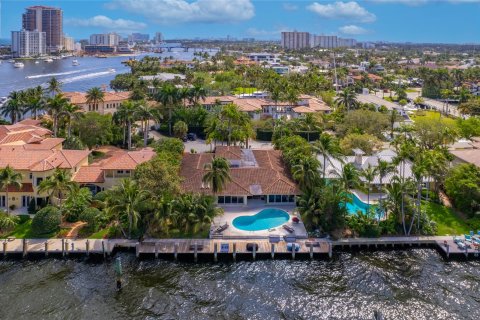 Villa ou maison à vendre à Fort Lauderdale, Floride: 4 chambres, 378.86 m2 № 1018241 - photo 1