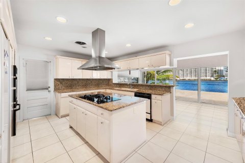 Villa ou maison à vendre à Fort Lauderdale, Floride: 4 chambres, 378.86 m2 № 1018241 - photo 11