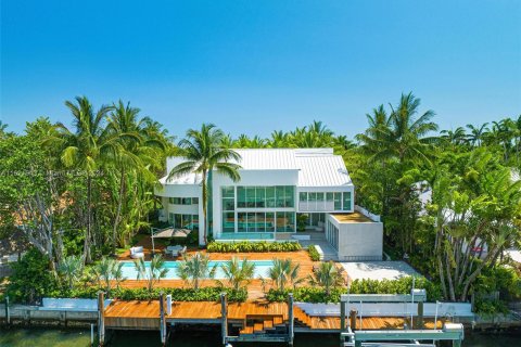 Casa en venta en Key Biscayne, Florida, 4 dormitorios, 618.82 m2 № 1269152 - foto 1