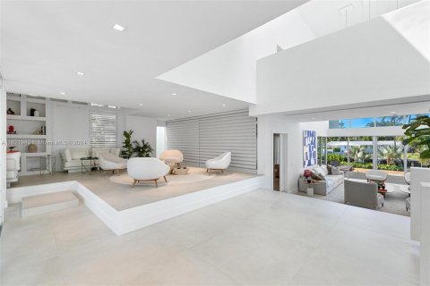 House in Key Biscayne, Florida 4 bedrooms, 618.82 sq.m. № 1269152 - photo 9