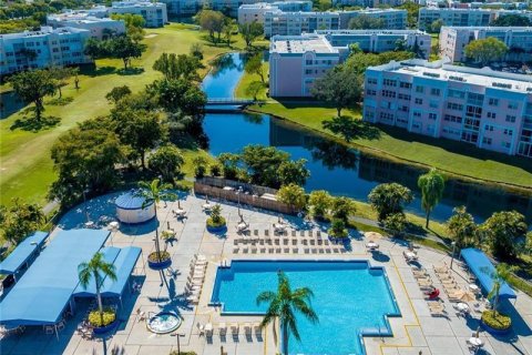 Copropriété à vendre à Sunrise, Floride: 2 chambres, 75.25 m2 № 1071217 - photo 10