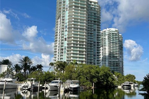 Condo in Sunny Isles Beach, Florida, 2 bedrooms  № 1331479 - photo 1