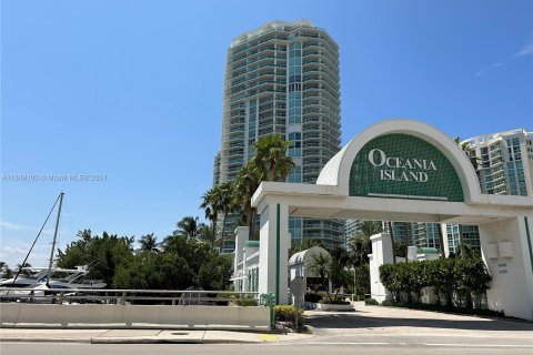 Condo in Sunny Isles Beach, Florida, 2 bedrooms  № 1331479 - photo 29