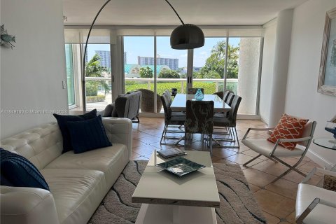 Condominio en venta en Sunny Isles Beach, Florida, 2 dormitorios, 142.14 m2 № 1331479 - foto 7