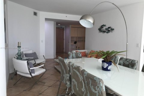 Condo in Sunny Isles Beach, Florida, 2 bedrooms  № 1331479 - photo 12