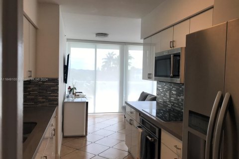 Condo in Sunny Isles Beach, Florida, 2 bedrooms  № 1331479 - photo 15