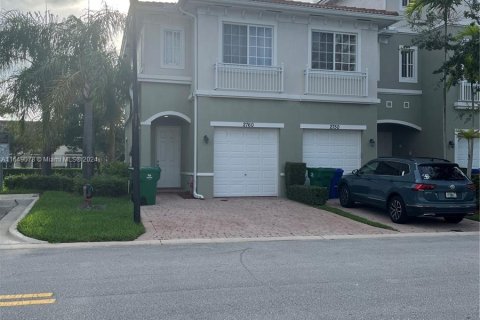 Condo in Miramar, Florida, 2 bedrooms  № 1331476 - photo 1