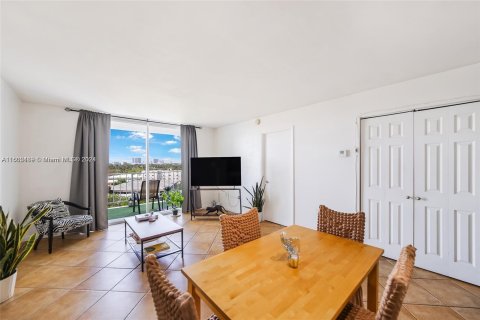 Condominio en venta en Miami Beach, Florida, 1 dormitorio, 74.32 m2 № 1227121 - foto 11