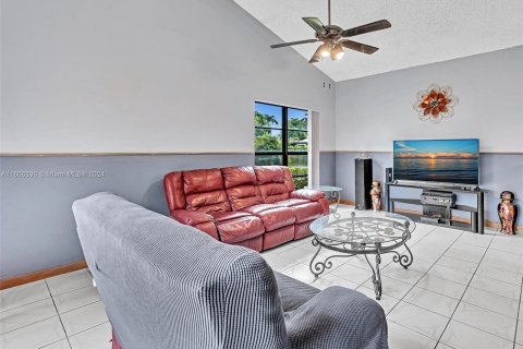 Townhouse in Pembroke Pines, Florida 2 bedrooms, 100.33 sq.m. № 1227163 - photo 27