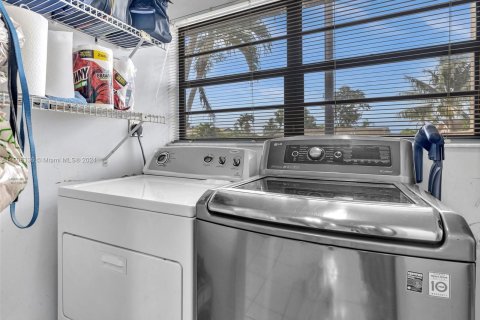 Adosado en venta en Pembroke Pines, Florida, 2 dormitorios, 100.33 m2 № 1227163 - foto 12