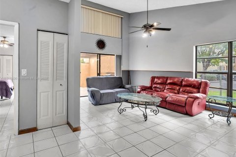 Adosado en venta en Pembroke Pines, Florida, 2 dormitorios, 100.33 m2 № 1227163 - foto 19