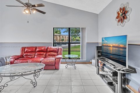 Touwnhouse à vendre à Pembroke Pines, Floride: 2 chambres, 100.33 m2 № 1227163 - photo 23