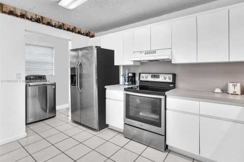 Touwnhouse à vendre à Pembroke Pines, Floride: 2 chambres, 100.33 m2 № 1227163 - photo 6