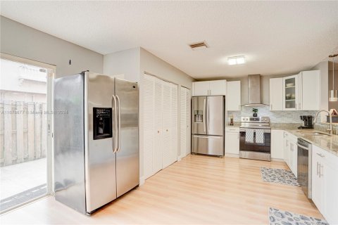 Townhouse in Miami, Florida 3 bedrooms, 152.17 sq.m. № 1406091 - photo 26