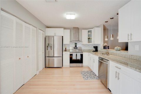 Townhouse in Miami, Florida 3 bedrooms, 152.17 sq.m. № 1406091 - photo 25