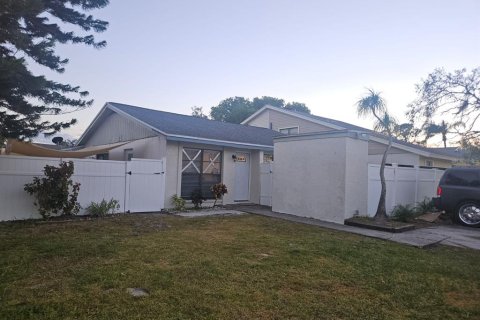 Casa en venta en Tampa, Florida, 3 dormitorios, 82.78 m2 № 1410306 - foto 1