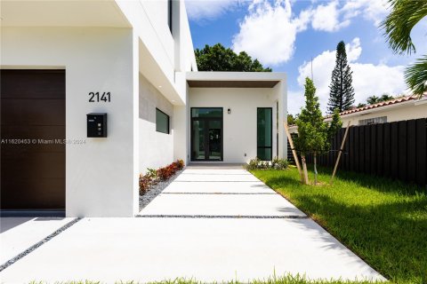 House in Miami, Florida 4 bedrooms, 254.74 sq.m. № 1242238 - photo 1