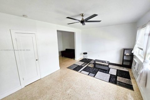 House in Miami Beach, Florida 1 bedroom, 72.46 sq.m. № 1358887 - photo 12