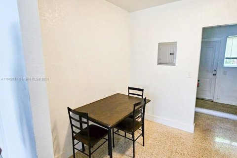 House in Miami Beach, Florida 1 bedroom, 72.46 sq.m. № 1358887 - photo 11