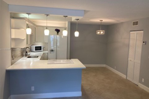 Appartement à louer à Coral Springs, Floride: 2 chambres, 76.18 m2 № 1358886 - photo 1