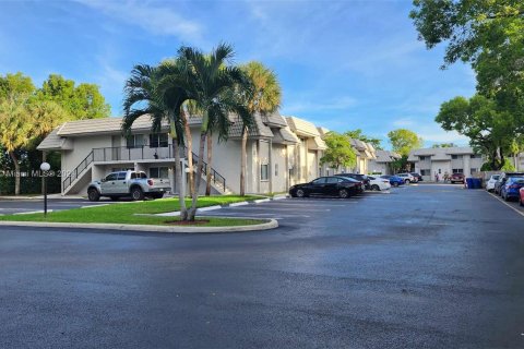 Apartment in Coral Springs, Florida 2 bedrooms, 76.18 sq.m. № 1358886 - photo 19