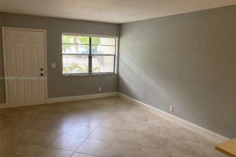 Appartement à louer à Coral Springs, Floride: 2 chambres, 76.18 m2 № 1358886 - photo 3