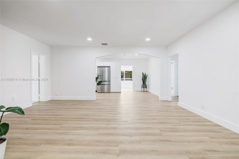 Villa ou maison à vendre à Miami, Floride: 4 chambres, 157.56 m2 № 1358928 - photo 11