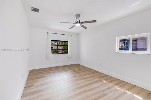 Casa en venta en Miami, Florida, 4 dormitorios, 157.56 m2 № 1358928 - foto 24