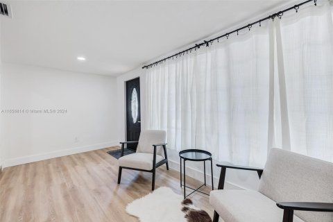 Casa en venta en Miami, Florida, 4 dormitorios, 157.56 m2 № 1358928 - foto 9