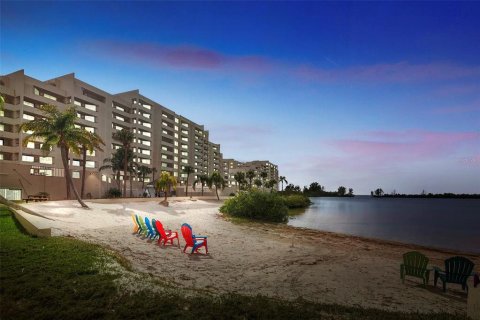 Condo in Hudson, Florida, 1 bedroom  № 1377908 - photo 23