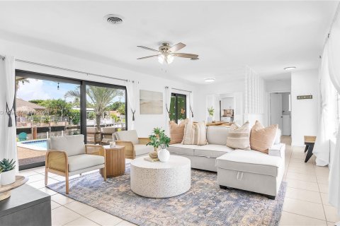 Casa en venta en Pompano Beach, Florida, 3 dormitorios, 136.57 m2 № 1207148 - foto 12