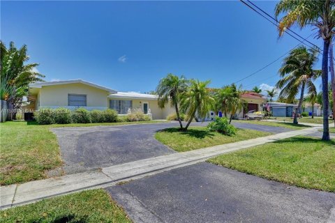 House in Pompano Beach, Florida 3 bedrooms, 136.57 sq.m. № 1207148 - photo 29