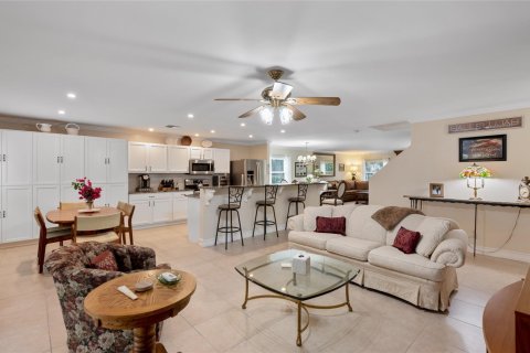 House in Lake Worth, Florida 5 bedrooms, 292.18 sq.m. № 1207308 - photo 29