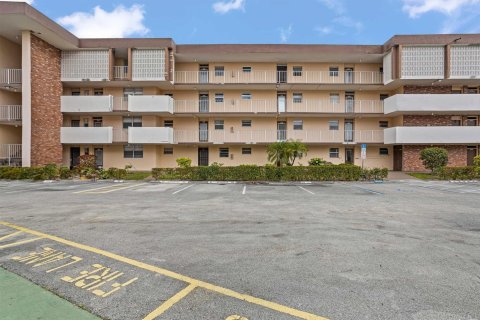 Condominio en venta en Lauderdale Lakes, Florida, 1 dormitorio, 71.35 m2 № 1029712 - foto 10