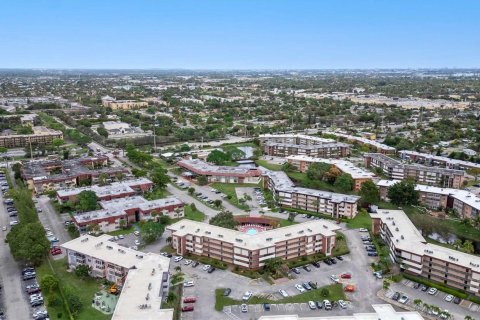 Condo in Lauderdale Lakes, Florida, 1 bedroom  № 1029712 - photo 23