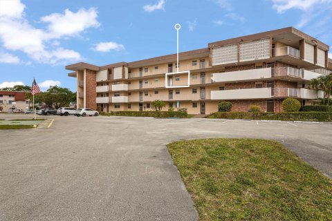 Condo in Lauderdale Lakes, Florida, 1 bedroom  № 1029712 - photo 13