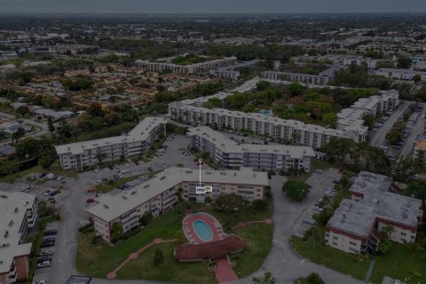 Condo in Lauderdale Lakes, Florida, 1 bedroom  № 1029712 - photo 16