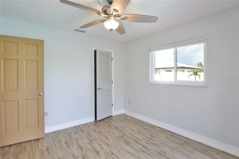 Casa en venta en Punta Gorda, Florida, 4 dormitorios, 229.19 m2 № 1089590 - foto 23