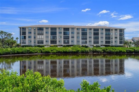 Condominio en venta en Port Richey, Florida, 2 dormitorios, 95.22 m2 № 1278728 - foto 5