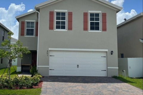 House in Florida City, Florida 4 bedrooms, 198.63 sq.m. № 1234500 - photo 1